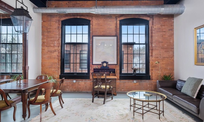 Williamstown Apartment | Luxury 2 Bedroom 2 Bathroom Loft Apartment In Williamstown With Great Amenities!