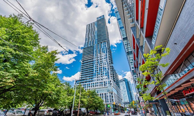 Church and Wellesley House | Luxury 2 Bedroom Condo High Floor close to Eaton Center