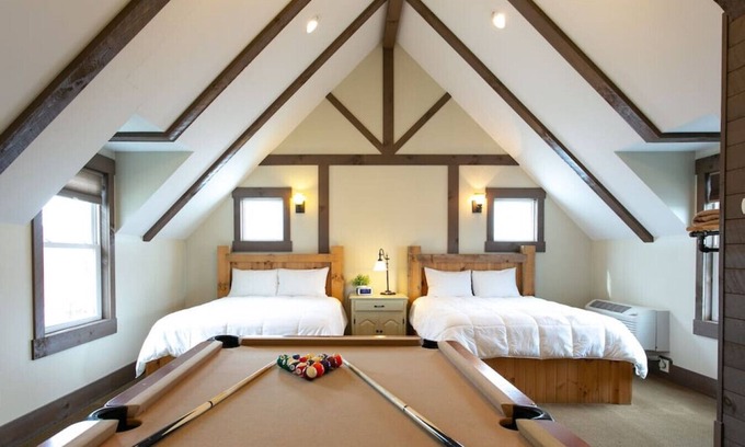 Berlin Cottage | Luxury 2-Bedroom Cottage in Downtown Berlin