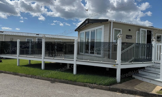 Porthcawl House | Luxury 2 bedroom family caravan, with decking and close to the beach.