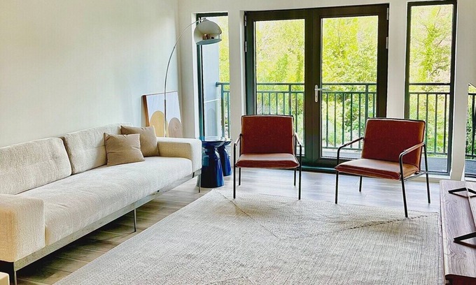 Quincy Apartment | Luxury 2 Bedroom Furnished Apartment in Heart of Quincy