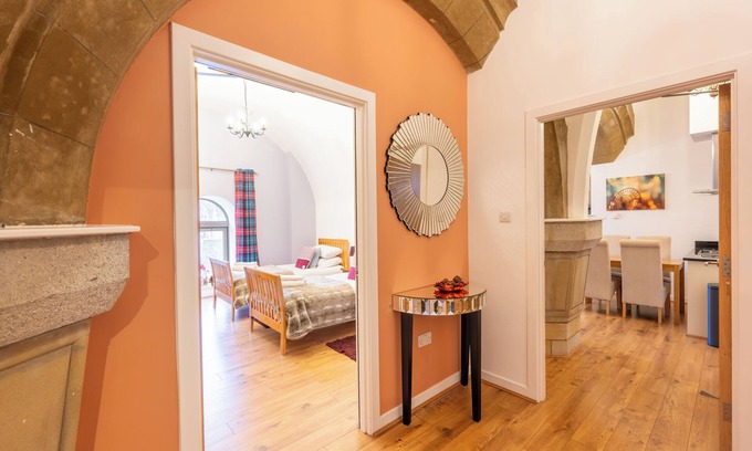Fort Augustus Apartment | Luxury 2 Bedroom Self Catering Apartment in Historic Abbey On Loch Ness AC25
