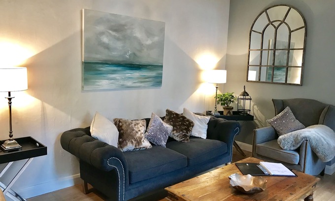 Sheffield Apartment | Luxury 2 bedroom ground floor apartment near Peak District