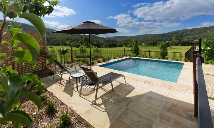 Wollombi Villa | Luxury 2 bedroom house and private pool