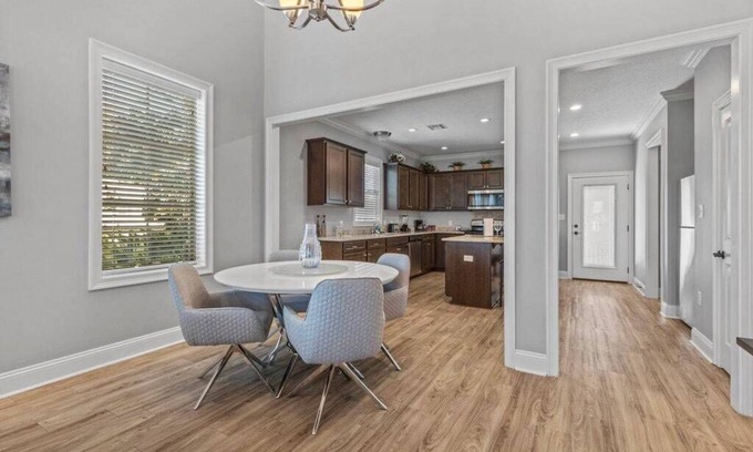 Prien House | Luxury 2 Bedroom Townhouse #1