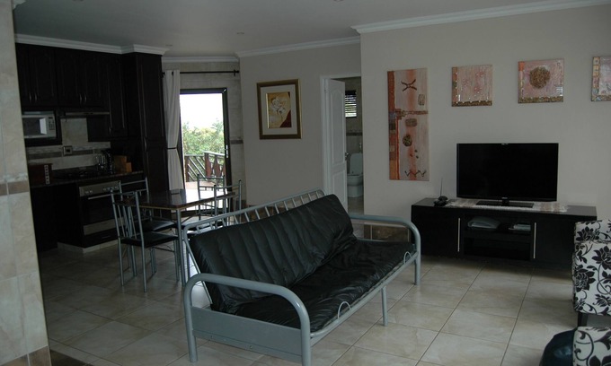 Gonubie Apartment | Luxury 2 bedroom unit in a 4star graded guesthouse