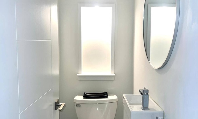 Fashion District Condo | Luxury 2-BR 2 BTH in Downtown Toronto's Trendy Core