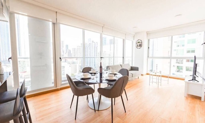 Marbella Apartment | Luxury 2 BR apt Oceanview free parking and balcony