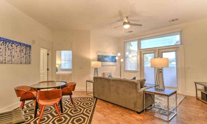 East End - Valley Street Condo | Luxury 2 King 2 Bath Condo