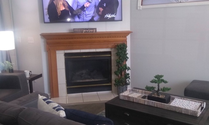Manteno House | Luxury! 2 king beds and 2 full bathrooms