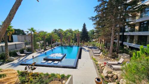 Saints Constantine and Helena Apartment | Luxury 2 Room Flat Free Parking, Pool and WiFi