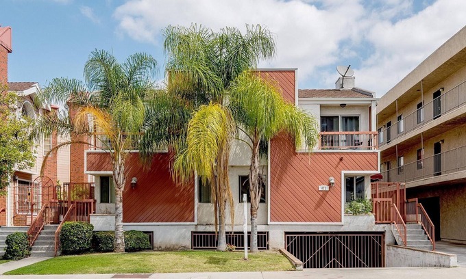 Verdugo Viejo House | Luxury 2-story Townhouse in North Glendale walking distance to EVERYTHING!