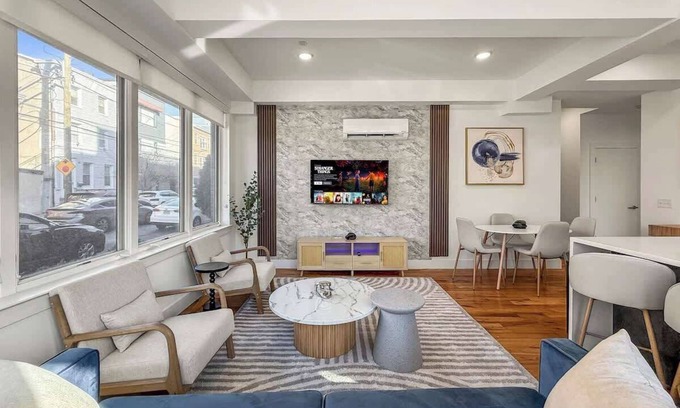 Olde Kensington Apartment | Luxury 2BD | Sleeps 8 | Northern Liberties