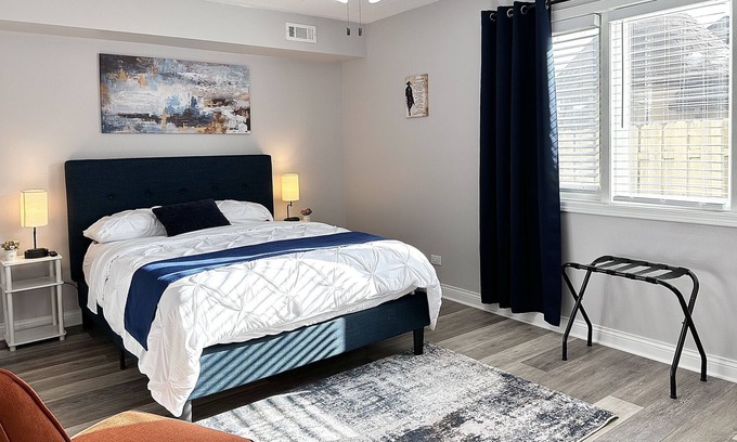 Hickory Hills Apartment | Luxury 2bdr&2bath/Fast WiFi/4KTVs/Free parking/Comfy beds/Getaway