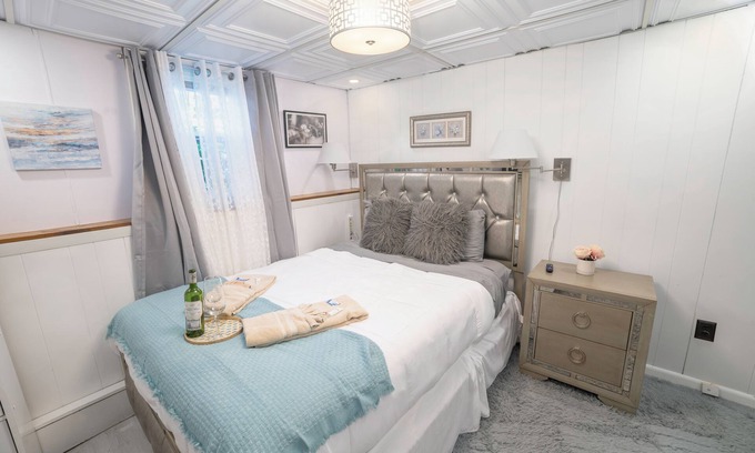 Bedford House | Luxury 2Bed/1Bath space in house
