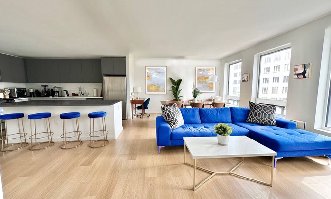 Hoboken Apartment | Luxury 2BR-2BA - 15 Minutes to NYC - Elevator - Rooftop - Gym - Lounge - Laundry