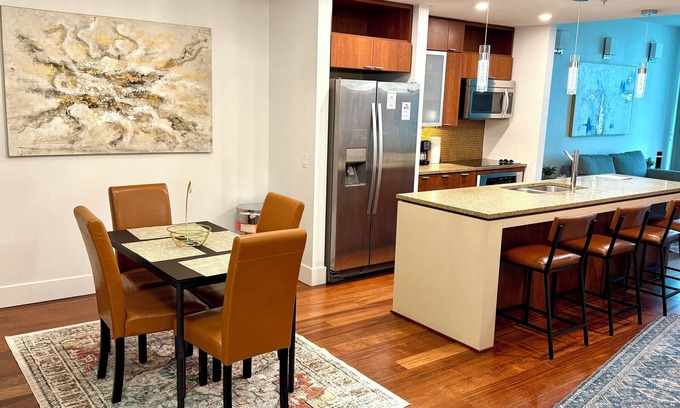 Channel District Condo | Luxury 2BR/2BA Channelside Condo- Pool, Sauna, Gym + Balcony