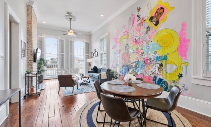 Faubourg Lafayette Condo | Luxury 2BR/2BA Condo-Steps to St Charles Av/CBD/FQ