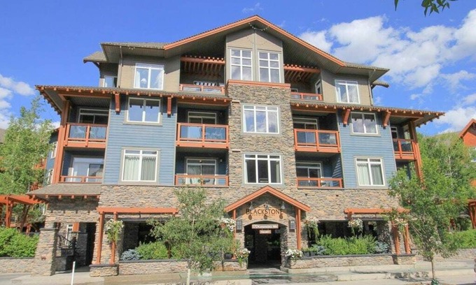 Cougar Creek Condo | Luxury 2BR/2Bath, sleeps 8 with Pool & Hot Tub