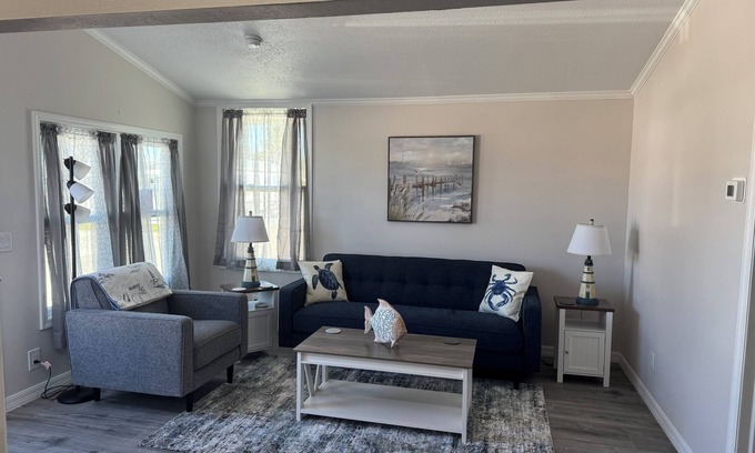 Fort Myers Beach House | Luxury 2BR 2Bath steps to FMB DEEP DISCOUNT May - Dec 2025