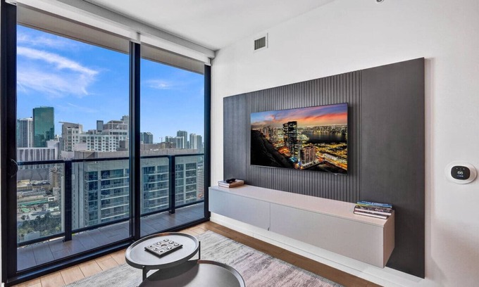Downtown Miami Apartment | Luxury 2BR Condo w/Bay & Skyline Views