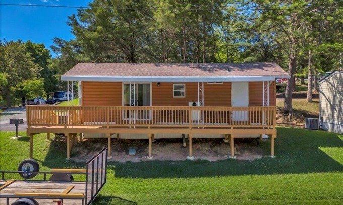 Pigeon Forge Cottage | Luxury 2BR Cottage with Mountain Views