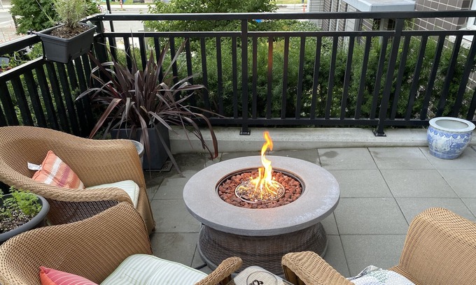 Lower Lonsdale Condo | Luxury 2BR+Den condo w/patio - Steps to Ocean, Shipyards/Lolo/Brewery Districts