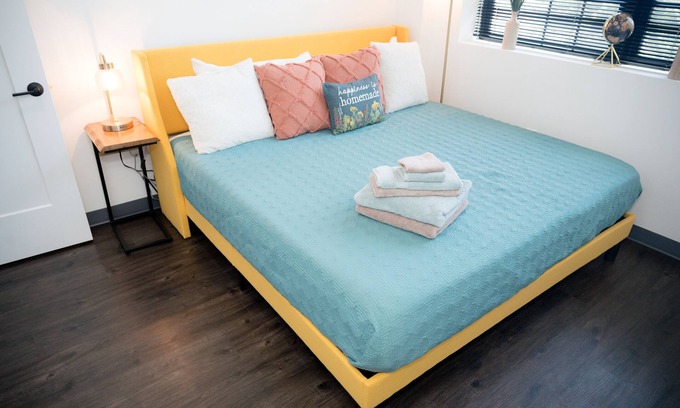 Newark Apartment | ⭐️Luxury 2BR LOFT W/King BD near NYC & 🇺🇸Dream Mall🛍