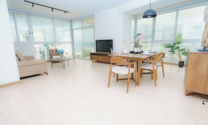 San Francisco Apartment | Luxury 2BR Oceanview, parking and balcony