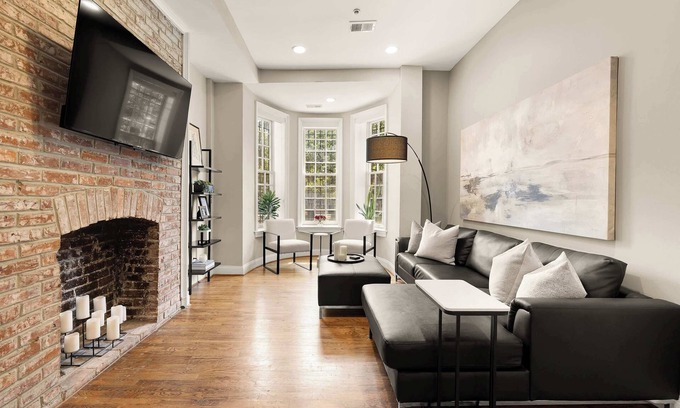 Columbia Heights Apartment | Luxury 2BR + Parking | Heart of DC – Walk to Metro