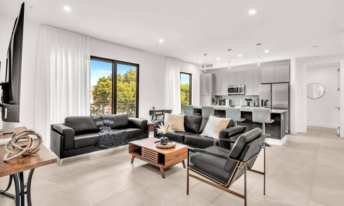 Harbordale Apartment | Luxury 3 bds APT Brand new, Perfectly located #202
