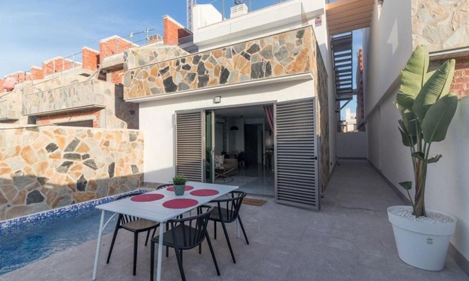 Los Alcazares Villa | LUXURY 3 BED, 2 BATH DETACHED VILLA, PRIME LOCATION, ONLY 400 MTRS TO THE BEACH