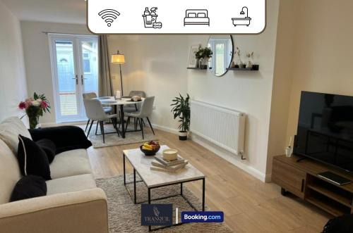 Littlemore Villa | Luxury 3 Bed, 2 Bathroom By Tranquil Ventures Short Lets & Serviced Accommodation Littlemore With Free Private Parking