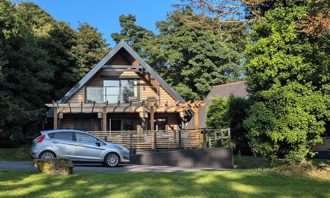Praze-An-Beeble House | Luxury 3-bedroom lodge. Spacious country estate. Own hot tub. Free gym, pool etc