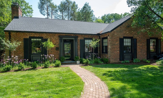 Lewis Mountain House | Luxury 3-bedroom House at UVA - Outdoor Fireplace