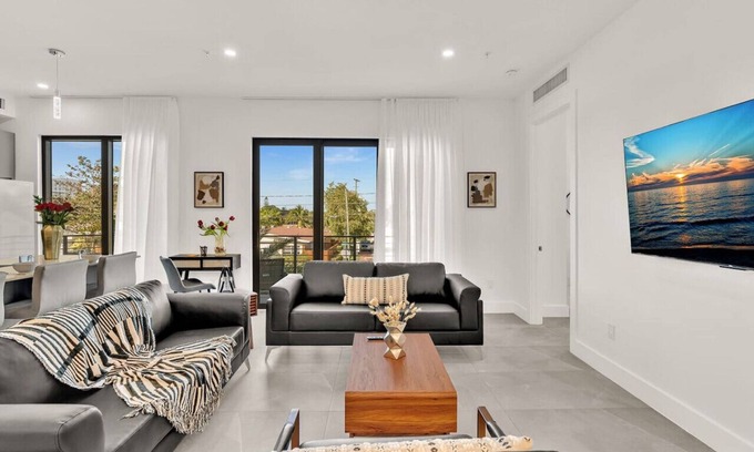 Poinciana Park Apartment | Luxury 3 Bedrooms APT Brand new, Perfectly located #201
