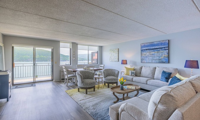 Holcomb Condo | Luxury 3 bedroom 1.5 bath Condo on Magnificent Canandaigua Lake. Sleeps 6.
