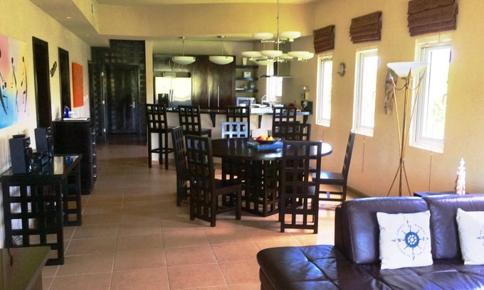 Antoneys Cay Condo | Luxury 3 Bedroom/2 Bath Waterfront Condo in a quiet part of West End, Roatán