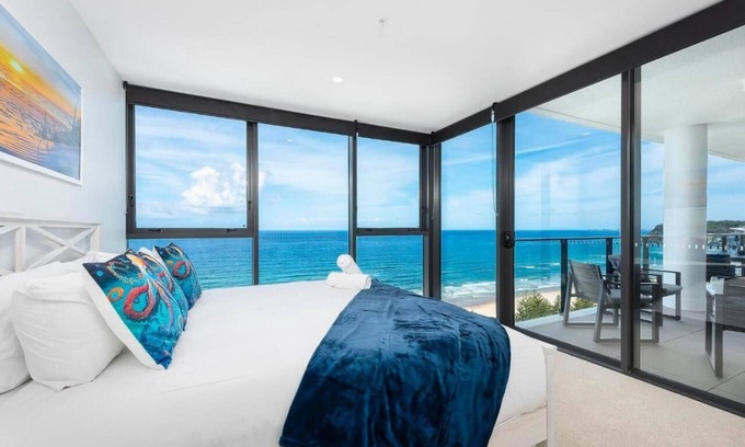 Burleigh Heads Apartment | Luxury 3 Bedroom Ocean View Apartment