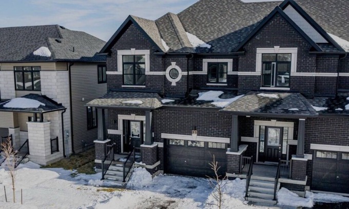 Wasaga Beach House | LUXURY 3 BEDROOM RETREAT IN WASAGA BEACH 15MIN DRIVE TO MANY AMENITIES!