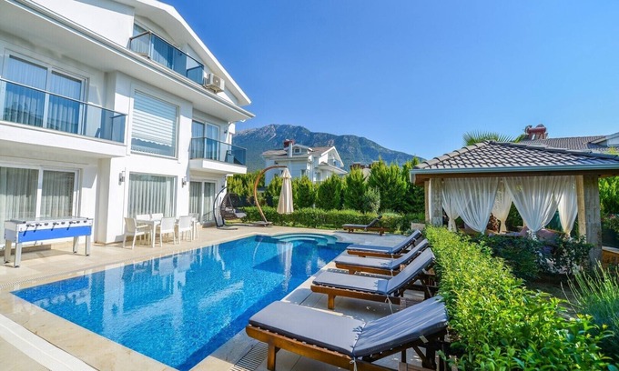 Oludeniz Villa | luxury 3 bedroom city villas in oludeniz for rent with private pool and garden