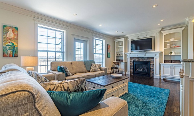 Halifax House | Luxury 3-Bedroom Furnished Home. View of NW Arm, close to DT (6-12 mos. lease)