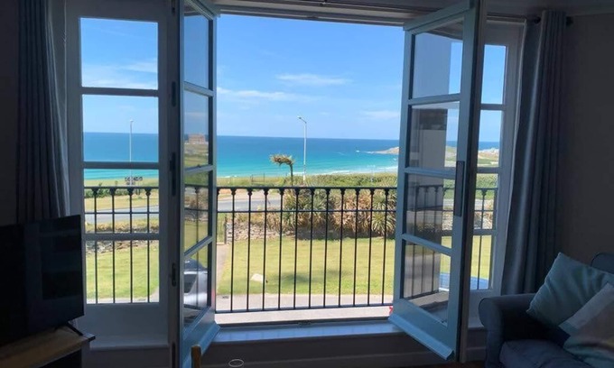 Newquay House | Luxury 3 bedroom Georgian style town house overlooking Fistral Beach