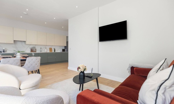 Golders Green Apartment | Luxury 3 bedroom Haven Close To Tube Station