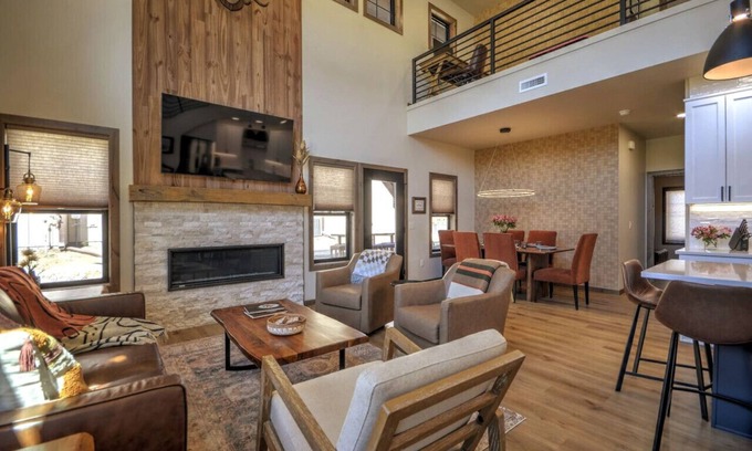 Red Lodge Apartment | Luxury 3 Bedroom home with Sauna