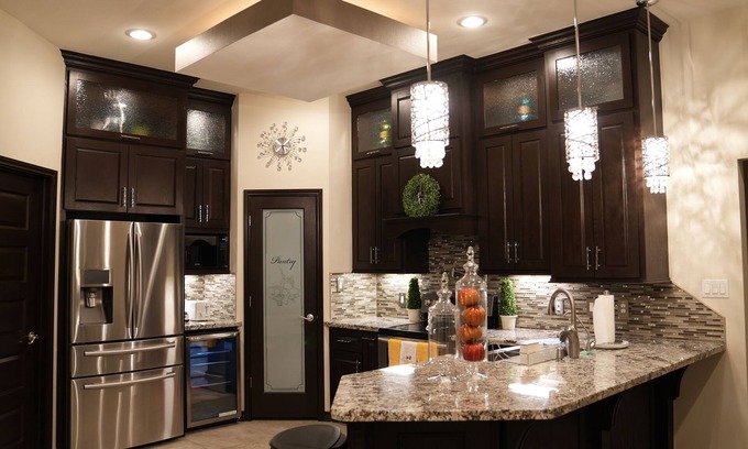 Palmhurst House | Luxury 3-Bedroom Home with Modern Amenities & Stunning Views