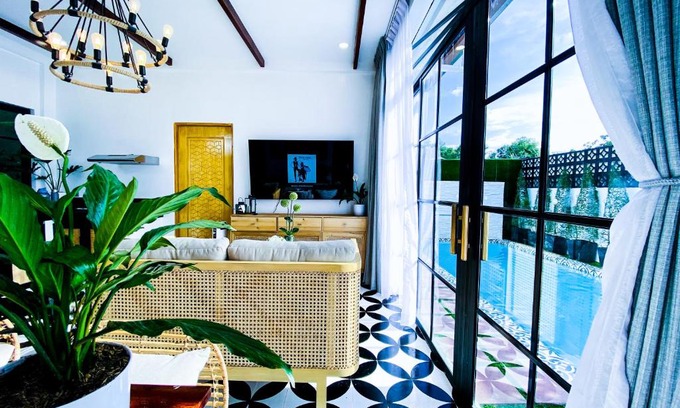 Santa Maria House | Luxury 3 Bedroom HotSpring Villa 35 Mins Away MNL