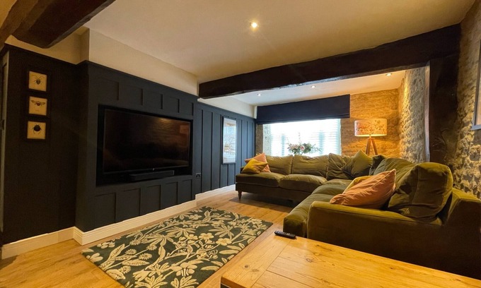 Stamford Apartment | Luxury 3 Bedroom Spacious Apartment - Central Stamford