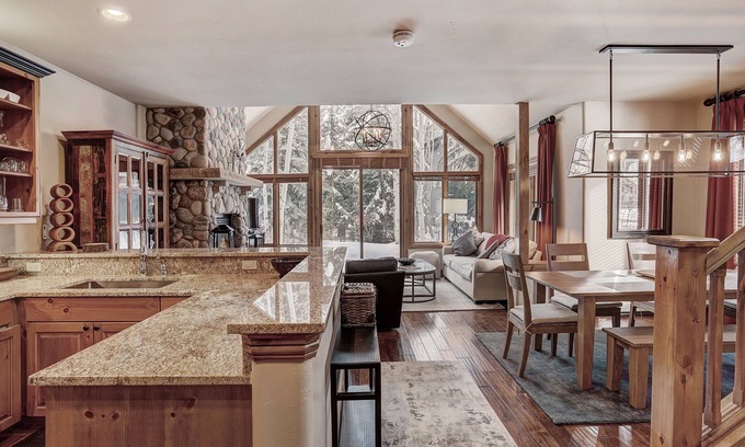 Edwards Condo | Luxury 3 Bedroom Townhome - Walk to Chairlift! by RedAwning