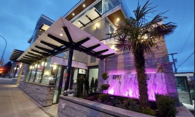 Sunset House | Luxury 3 Bedroom Townhouse